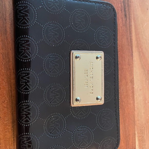 Michal Kors Zipper Wallet - Picture 2 of 7